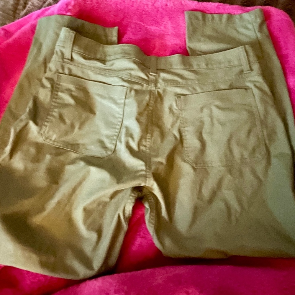 Men’s Under Armour Tech/Work Pant. Like new condition, just need ironed. 34x32.
